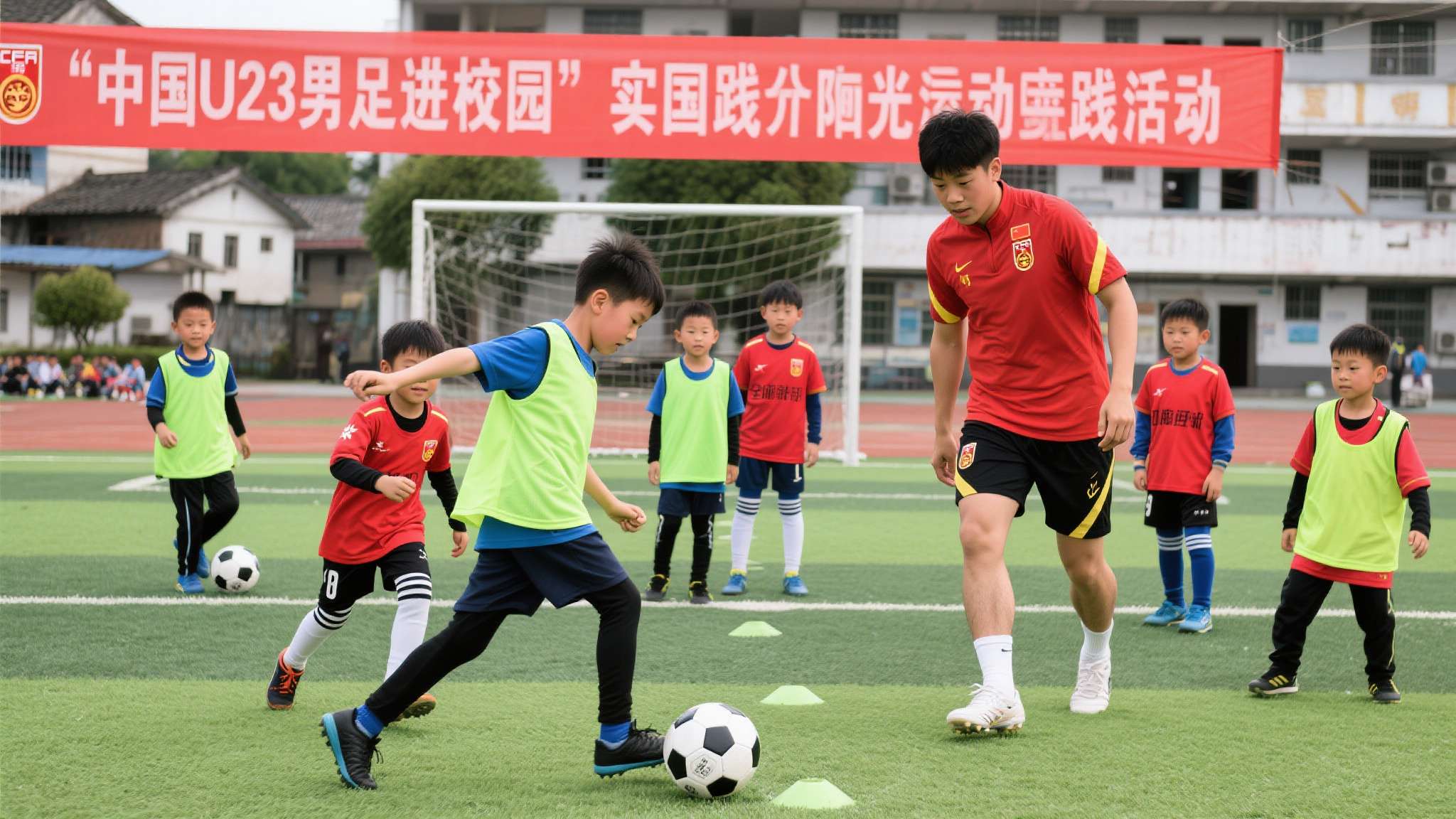 全球连线 ｜ 帮助更多孩子培养足球兴趣 中国U23男足进校园交流